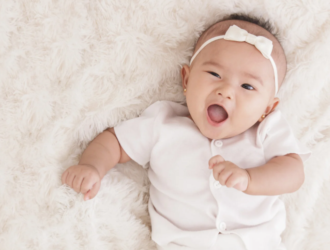 Why Do Babies Throw Their Legs Up and Down in Sleep? An Aussie Parent’s Guide